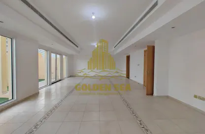 فيلا - 4 غرف نوم - 5 حمامات للايجار في روضة - شارع المطار - أبوظبي