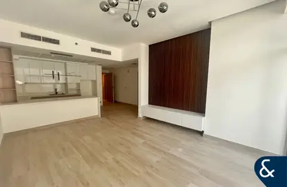 شقة - غرفة نوم - 2 حمامات للبيع في ذا ايست كريست - ديستريكت 17 - قرية جميرا الدائرية - دبي