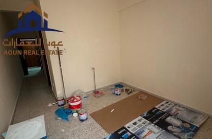 Apartment - Studio - 1 Bathroom for rent in Thani Yarmook Building - Halwan - Sharjah Apartment - Studio - 1 Bathroom for rent in Thani Yarmook Building - Halwan - Sharjah