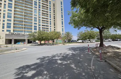 Apartment - 1 Bedroom - 2 Bathrooms for rent in Rabdan Building - Motor City - Dubai