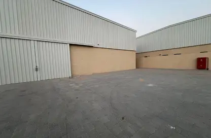 Warehouse - Studio - 4 Bathrooms for rent in Ali Mousa Building - Al Sajaa Industrial - Al Sajaa - Sharjah