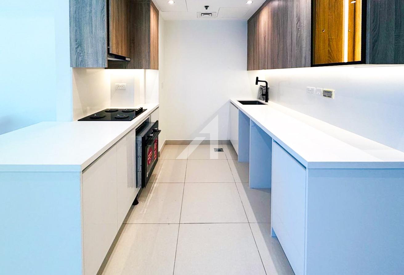 Spacious | Vacant | Unfurnished photo 8