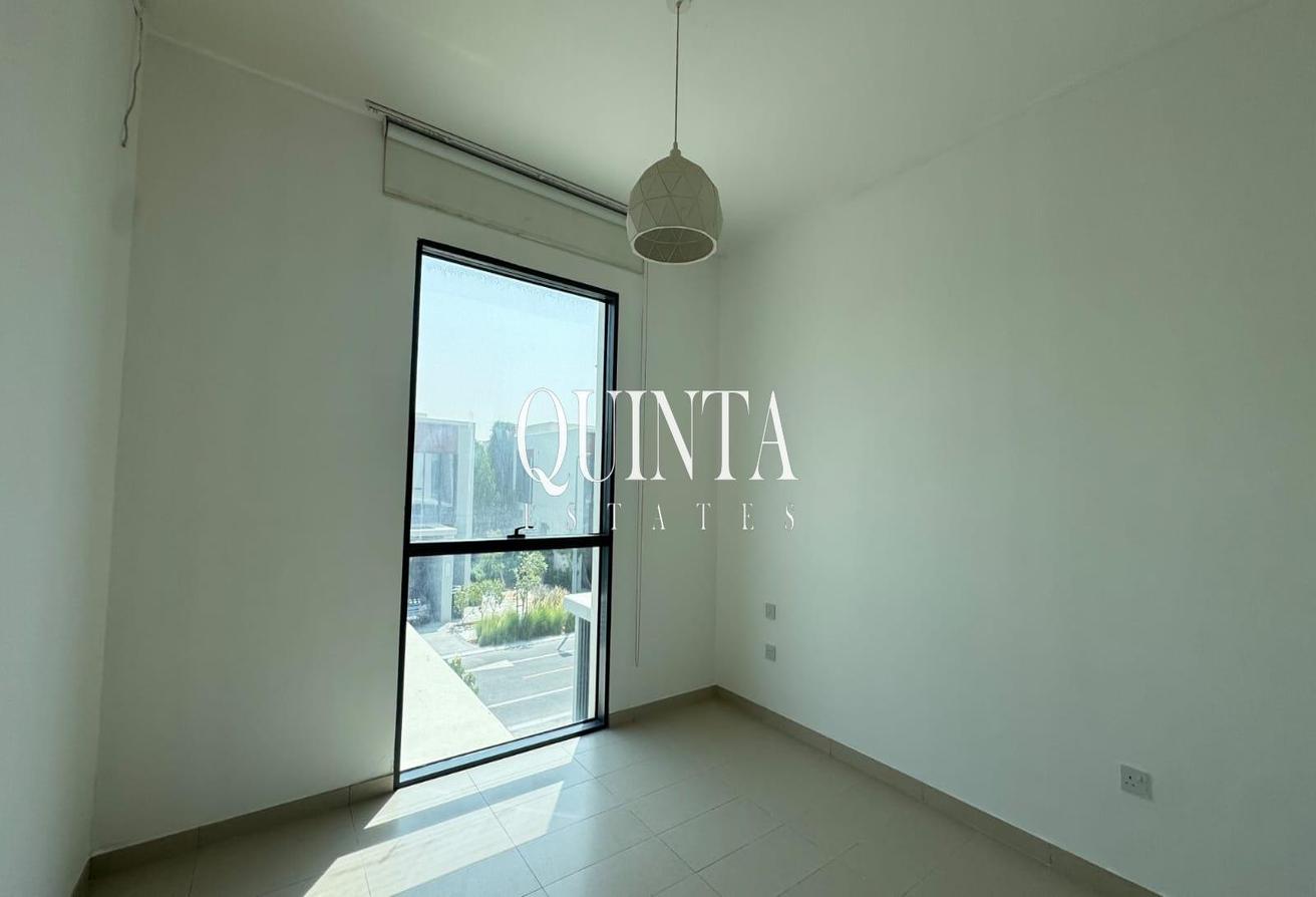 Single Row | 3 Bedrooms | Ready to Move | For Rent photo 7