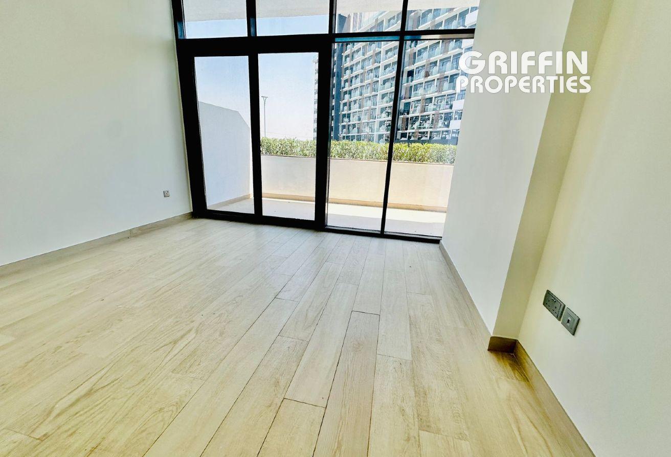 Unfurnished | Biggest Layout | Pool View | 1BHK photo 6