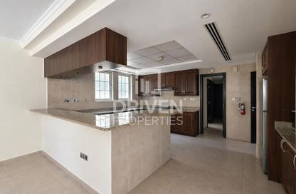 Villa - 4 Bedrooms - 5 Bathrooms for rent in District 4 - Jumeirah Park - Dubai