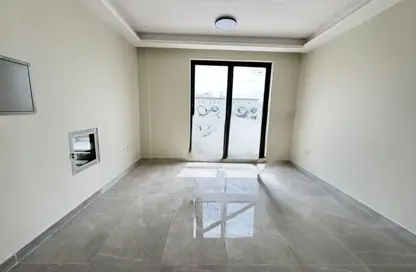 شقة - غرفة نوم - 1 حمام للايجار في تجارية مويلح - الشارقة شقة - غرفة نوم - 1 حمام للايجار في تجارية مويلح - الشارقة