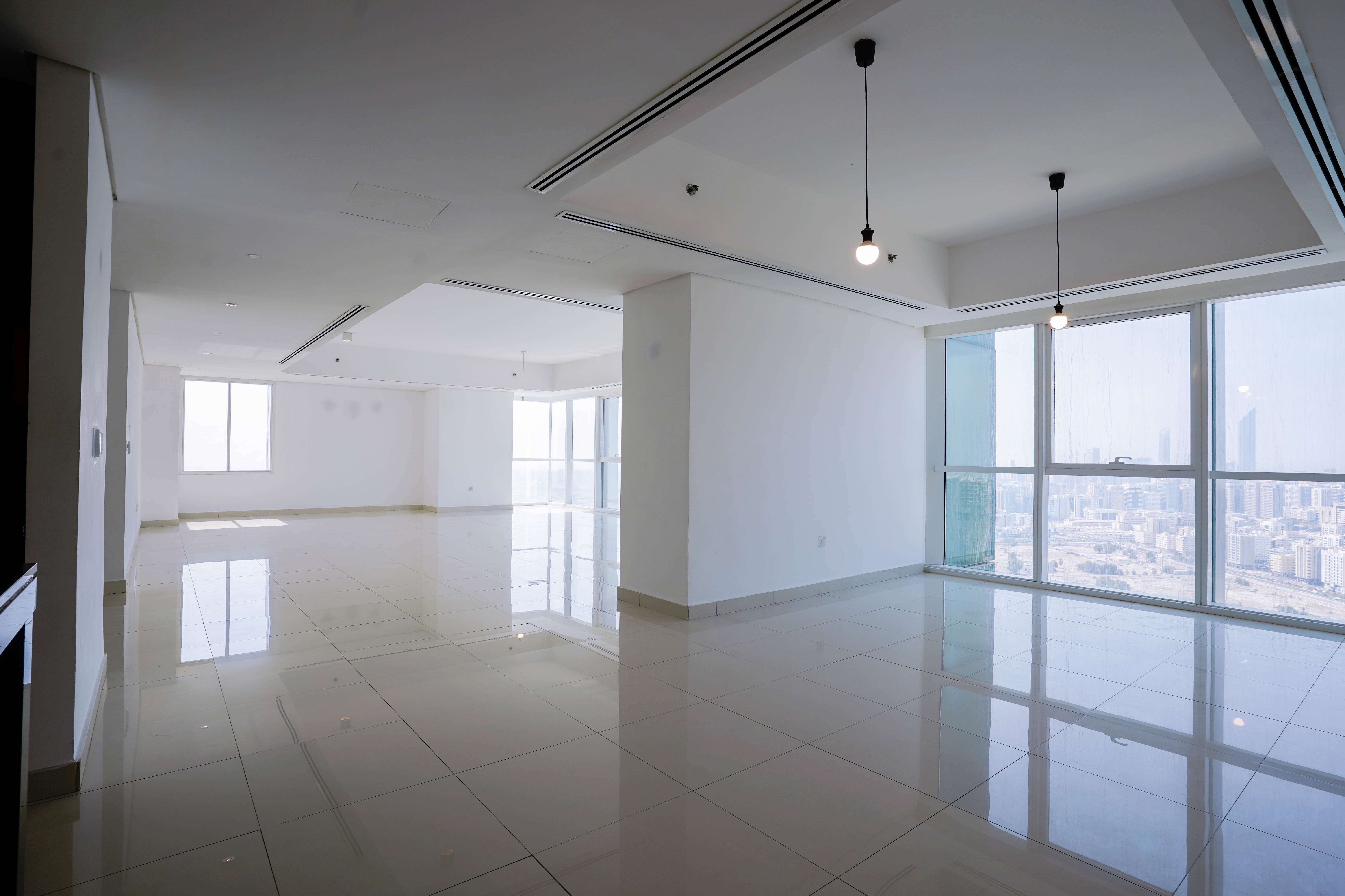 Huge Luxury 4BR+M | Stunning View | Ideal Location