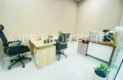 مكتب - غرفة نوم - 1 حمام للايجار في ريد اڤينيو - منطقة القرهود - دبي