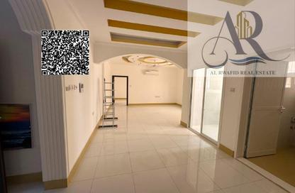 شقة - 2 - 2 للايجار في الجرف 2 - الجرف - عجمان وسط المدينة - عجمان