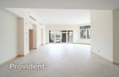 شقة - 3 غرف نوم - 4 حمامات للايجار في الخضراوي - مساكن شور لاين - نخلة جميرا - دبي