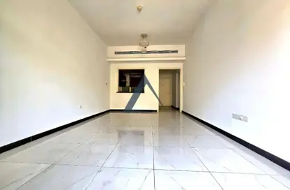 شقة - غرفة نوم - 2 حمامات للايجار في كريستال مساكن - منطقة 11 - قرية جميرا الدائرية - دبي