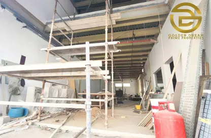 Warehouse - Studio - 2 Bathrooms for rent in Umm Ramool - Dubai