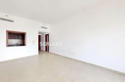 Apartment - 1 Bathroom for rent in Mazaya 5 - Queue Point - Liwan - Dubai