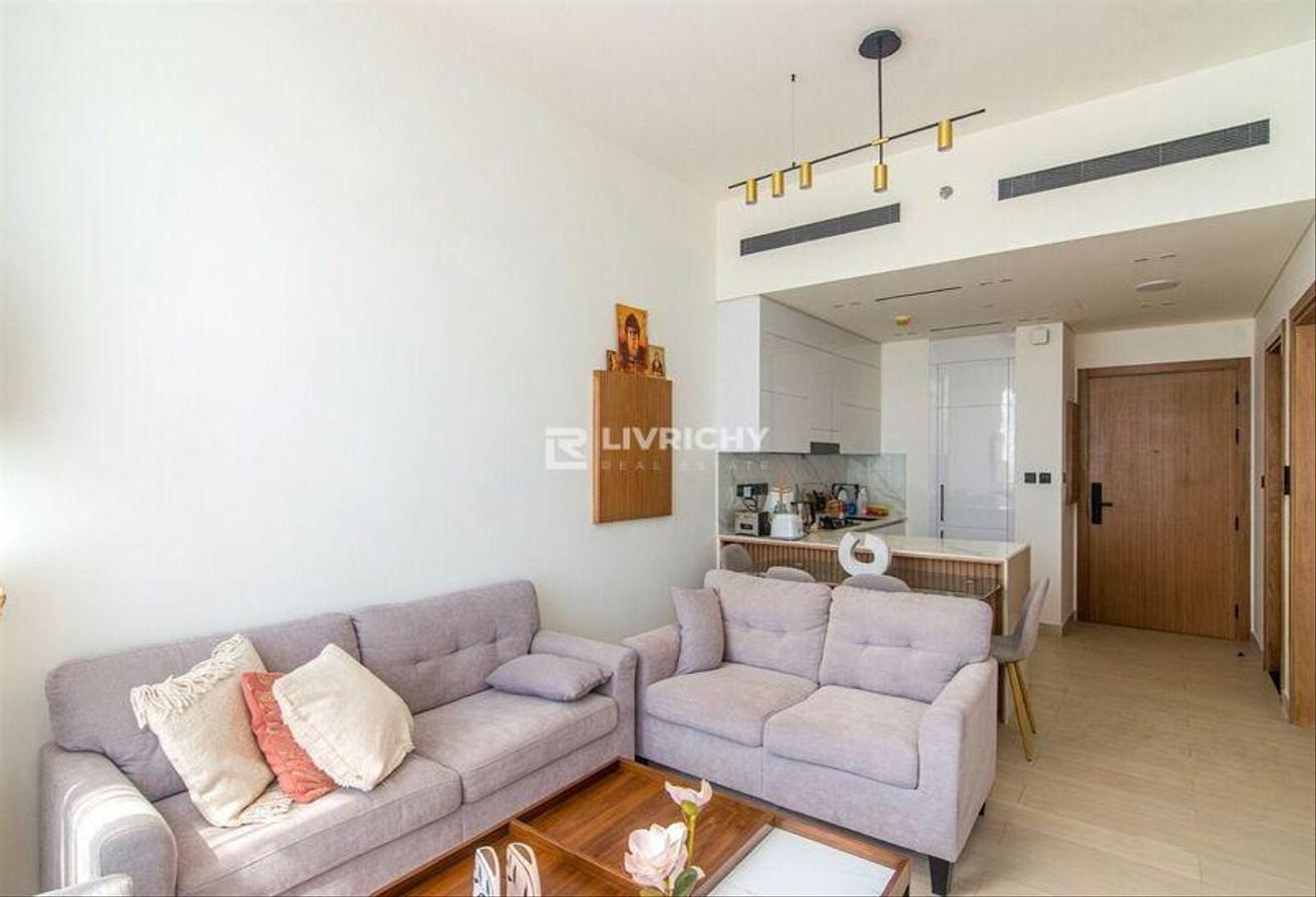 High Floor | Ready to Move In | Fully Furnished photo 2