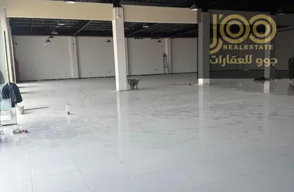 Show Room - Studio - 2 Bathrooms for rent in Al Barqaa - Umm Al Quwain