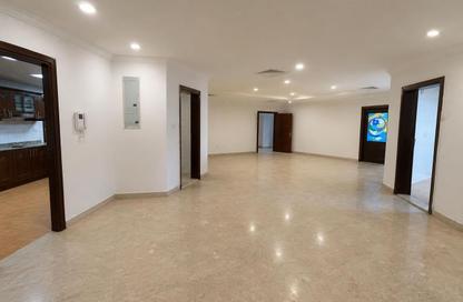 Apartment - 4 - 5 for rent in Corniche Road - Abu Dhabi
