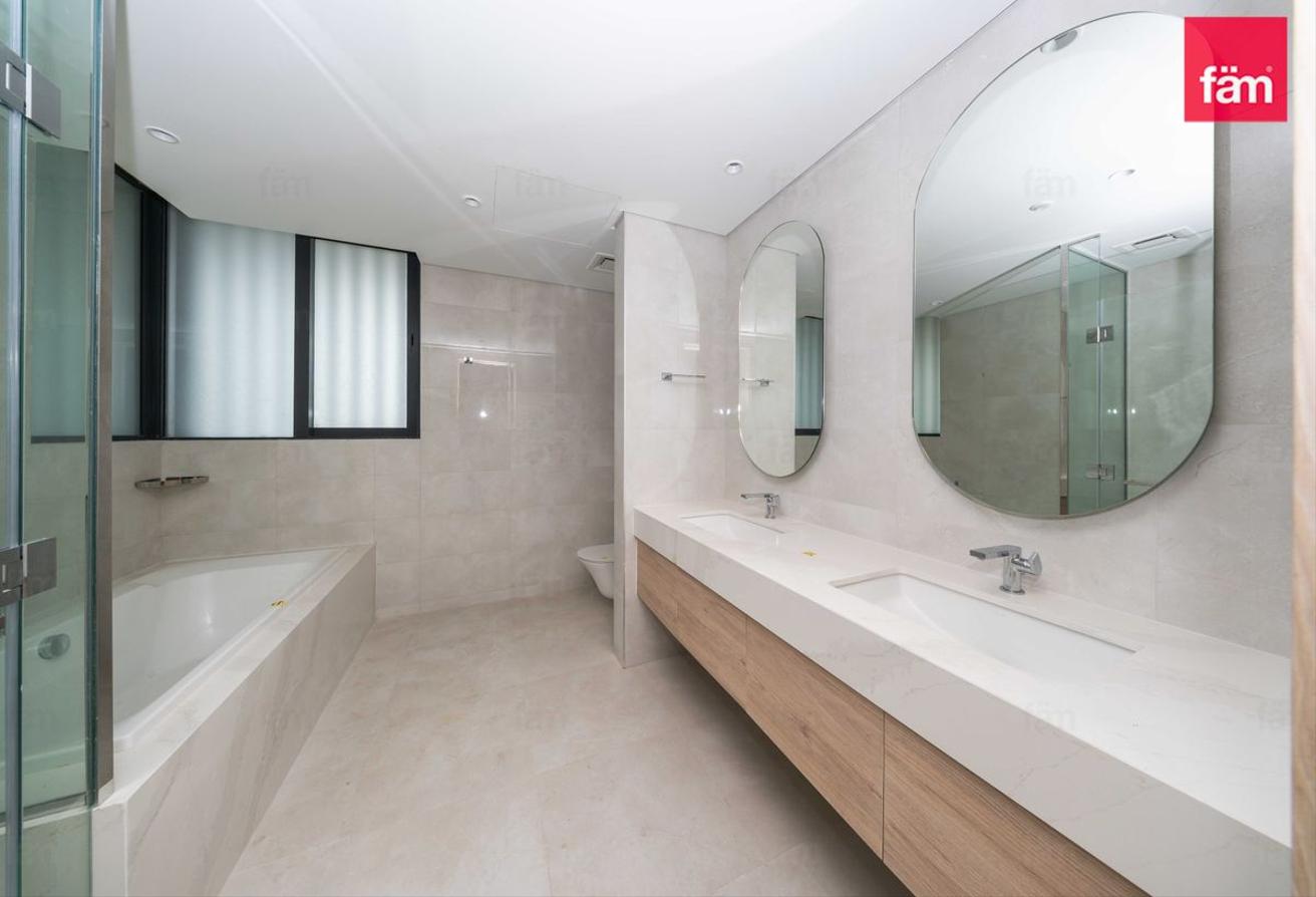 Sinlge Row | End Unit | Ready To Move photo 13