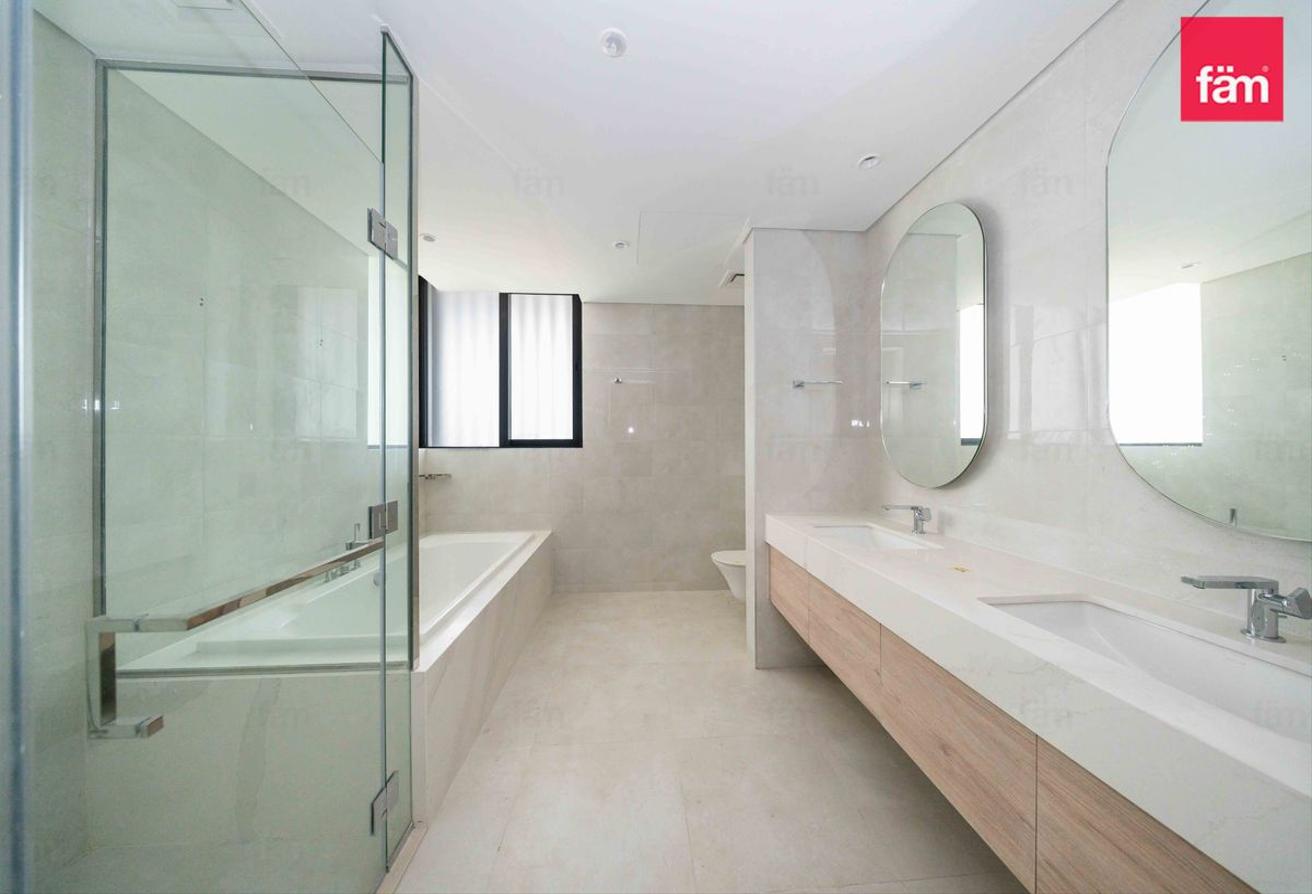 Sinlge Row | End Unit | Ready To Move photo 6