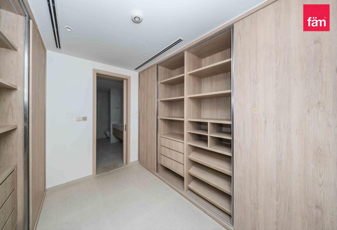 Sinlge Row | End Unit | Ready To Move photo 9