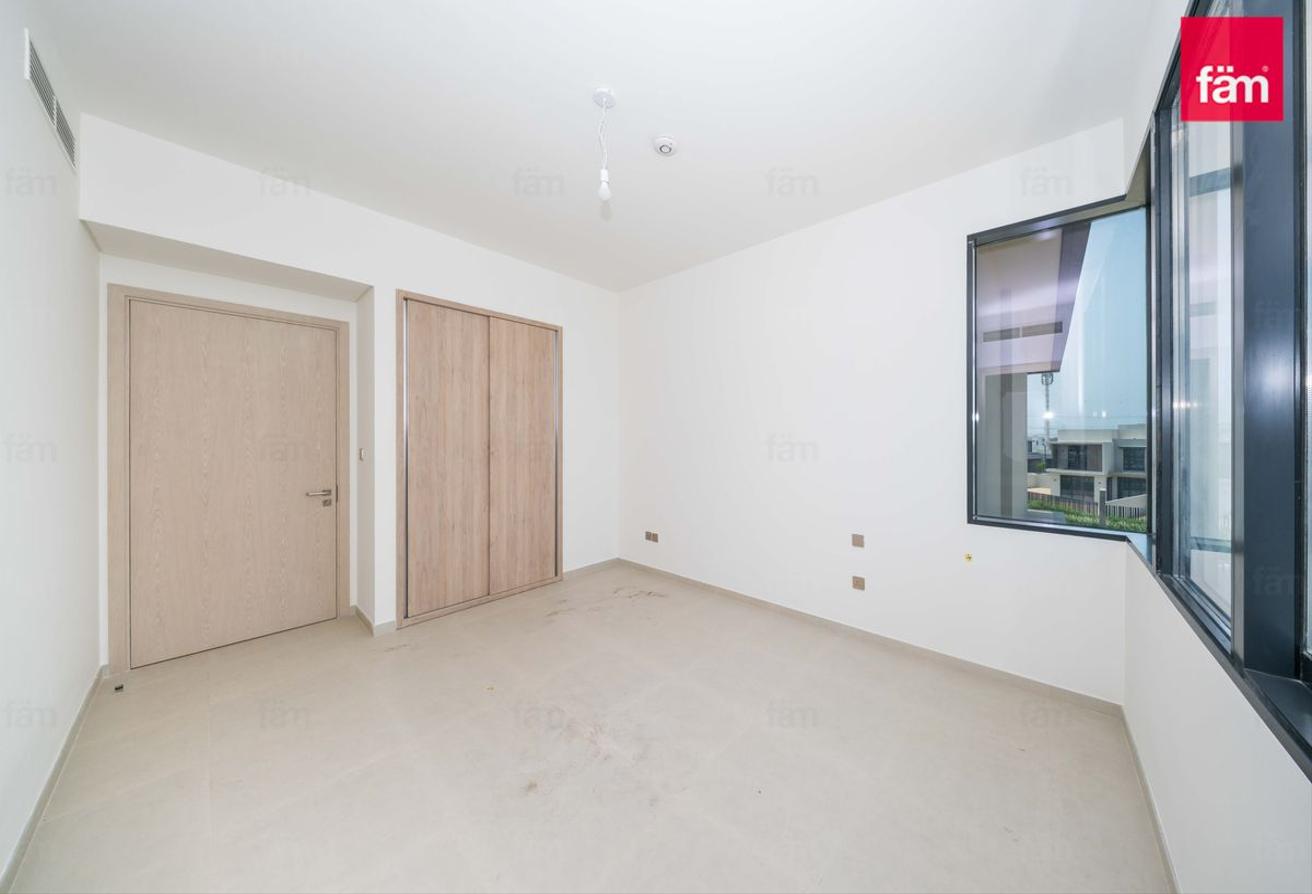 Sinlge Row | End Unit | Ready To Move photo 12