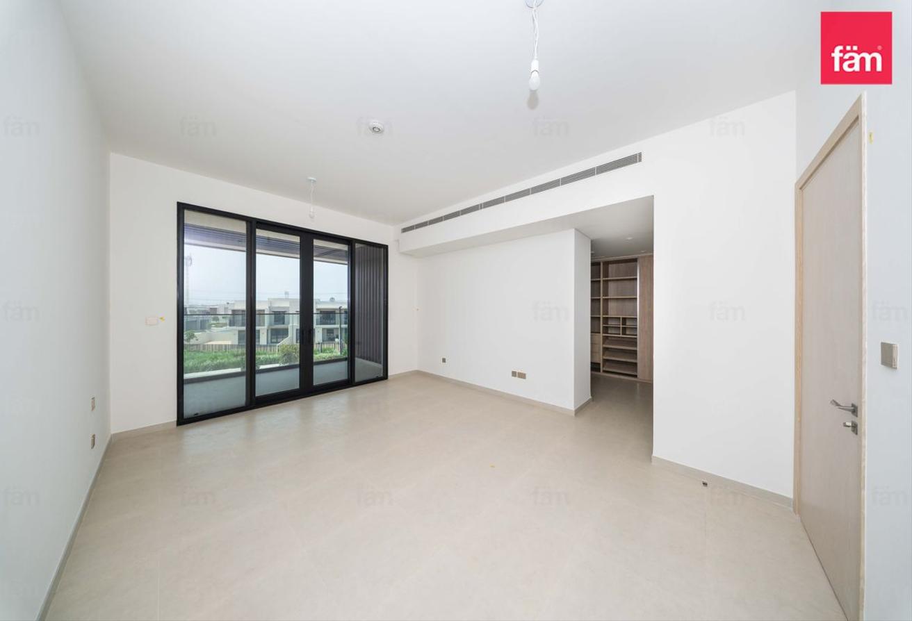 Sinlge Row | End Unit | Ready To Move photo 5
