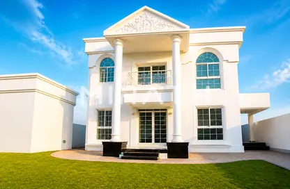 Villa - 5 Bedrooms - 5 Bathrooms for rent in Jumeirah 1 Villas - Jumeirah 1 - Jumeirah - Dubai