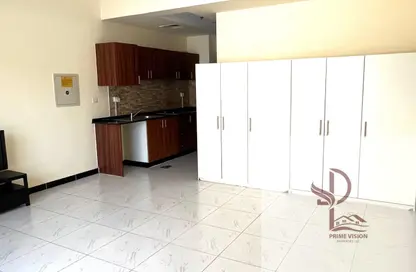 شقة - 1 حمام للايجار في ساحة نايتبريدج - الضاحية 13 - قرية جميرا الدائرية - دبي