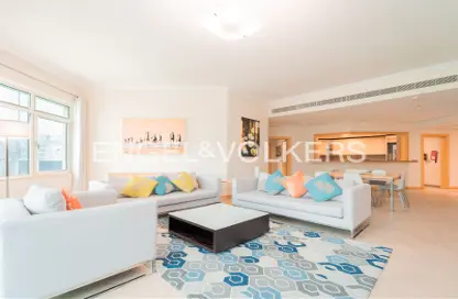 Apartment - 3 Bedrooms - 4 Bathrooms for rent in Al Das - Shoreline Apartments - Palm Jumeirah - Dubai