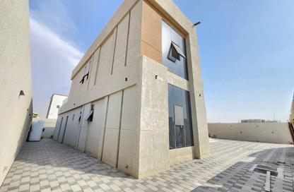 Villa - 4 Bedrooms - 7 Bathrooms for rent in Al Aweer 1 - Al Aweer - Dubai Villa - 4 Bedrooms - 7 Bathrooms for rent in Al Aweer 1 - Al Aweer - Dubai