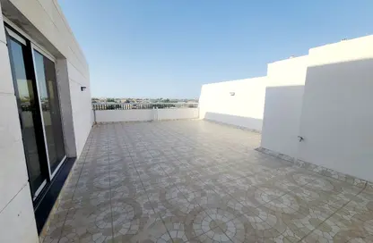 شقة - 2 غرف نوم - 3 حمامات للايجار في الفلاح - تجارية مويلح - الشارقة