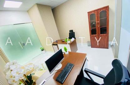 Office Space - Studio - 1 Bathroom for rent in Red Avenue - Al Garhoud - Dubai