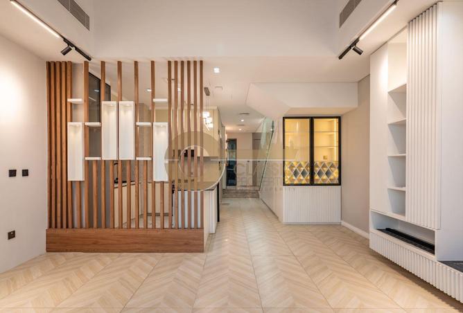SINGLE ROW | VACANT | FULLY UPGRADED | BURJ VIEW