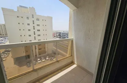 شقة - 2 غرف نوم - 2 حمامات للايجار في الثاني مويلح - تجارية مويلح - الشارقة