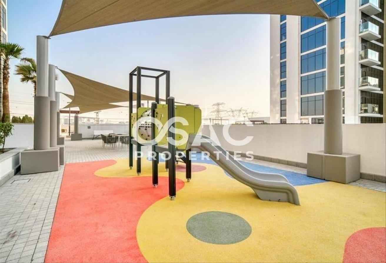 Spacious Studio | Upgraded | Fully Furnished photo 17