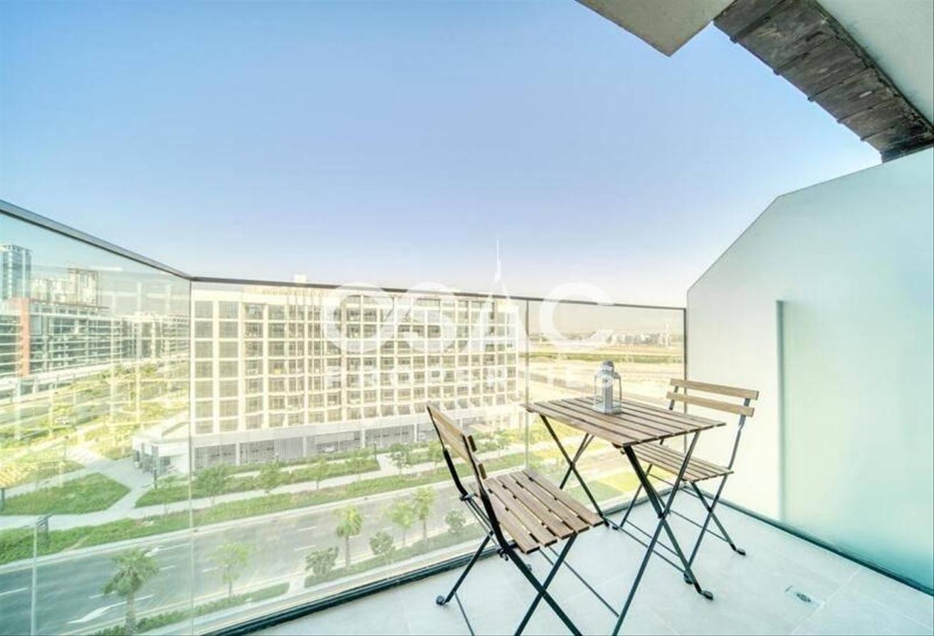 Spacious Studio | Upgraded | Fully Furnished photo 16