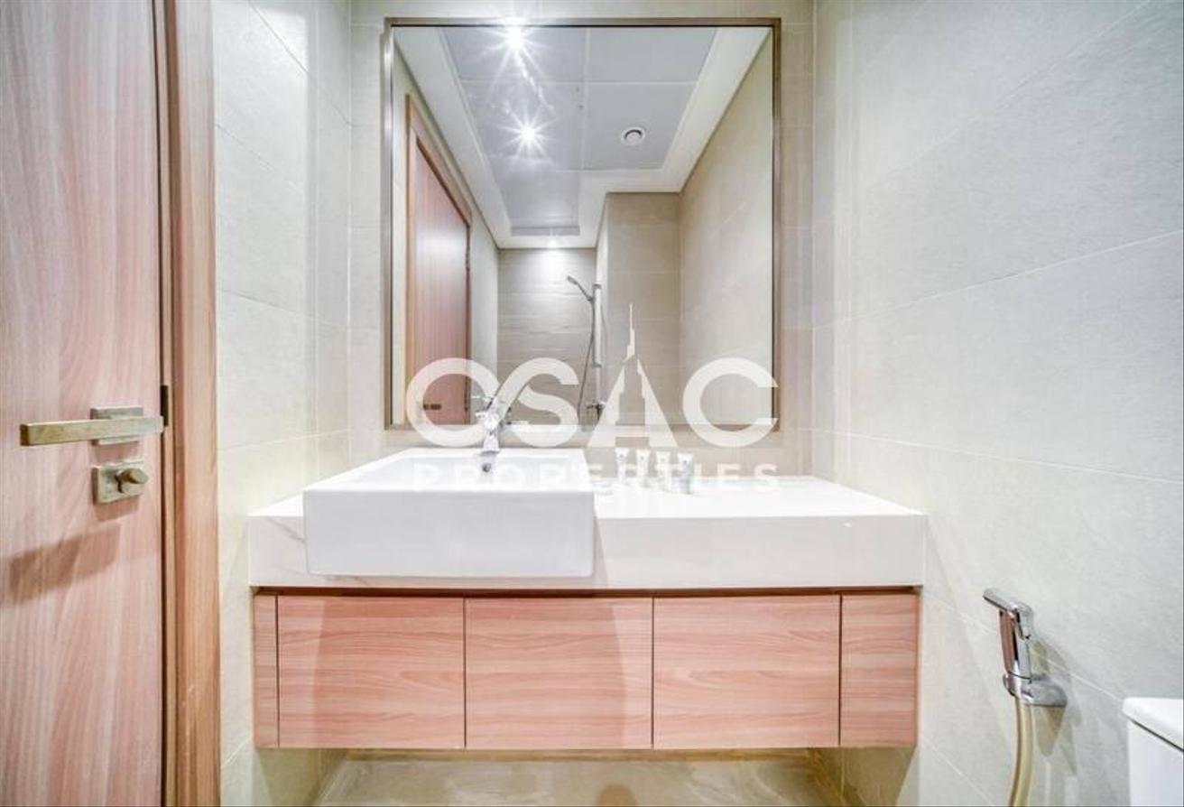 Spacious Studio | Upgraded | Fully Furnished photo 14