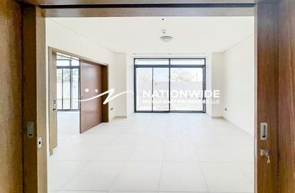Villa - 5 - 6 for sale in West Yas - Yas Island - Abu Dhabi