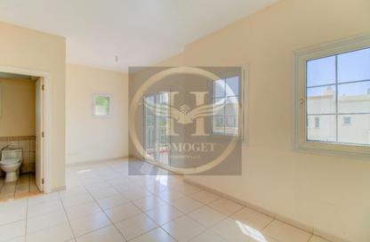 Villa - 2 Bedrooms - 3 Bathrooms for rent in Springs 11 - The Springs - Dubai