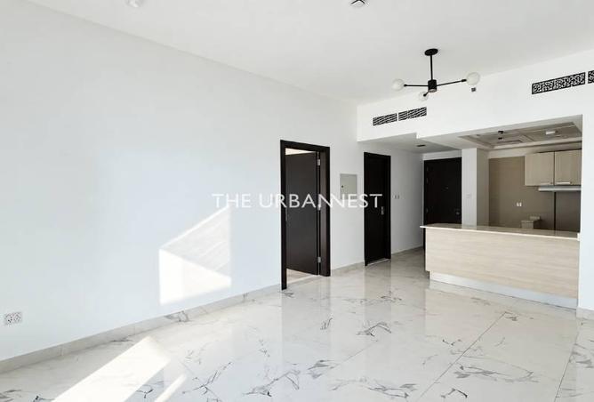 Vacant Soon | Pool View | 6 Cheques | Furnished photo 2