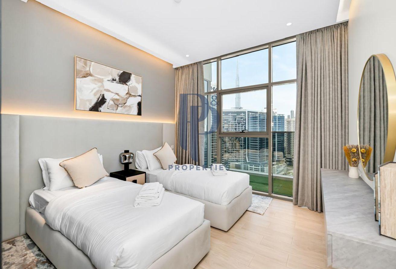Burj Khalifa and Canal View I Spacious 3BR photo 3