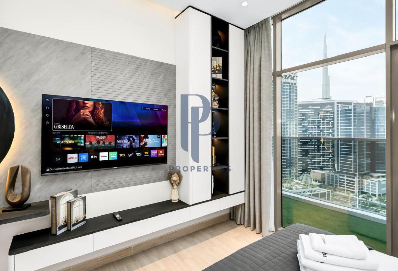 Burj Khalifa and Canal View I Spacious 3BR photo 8