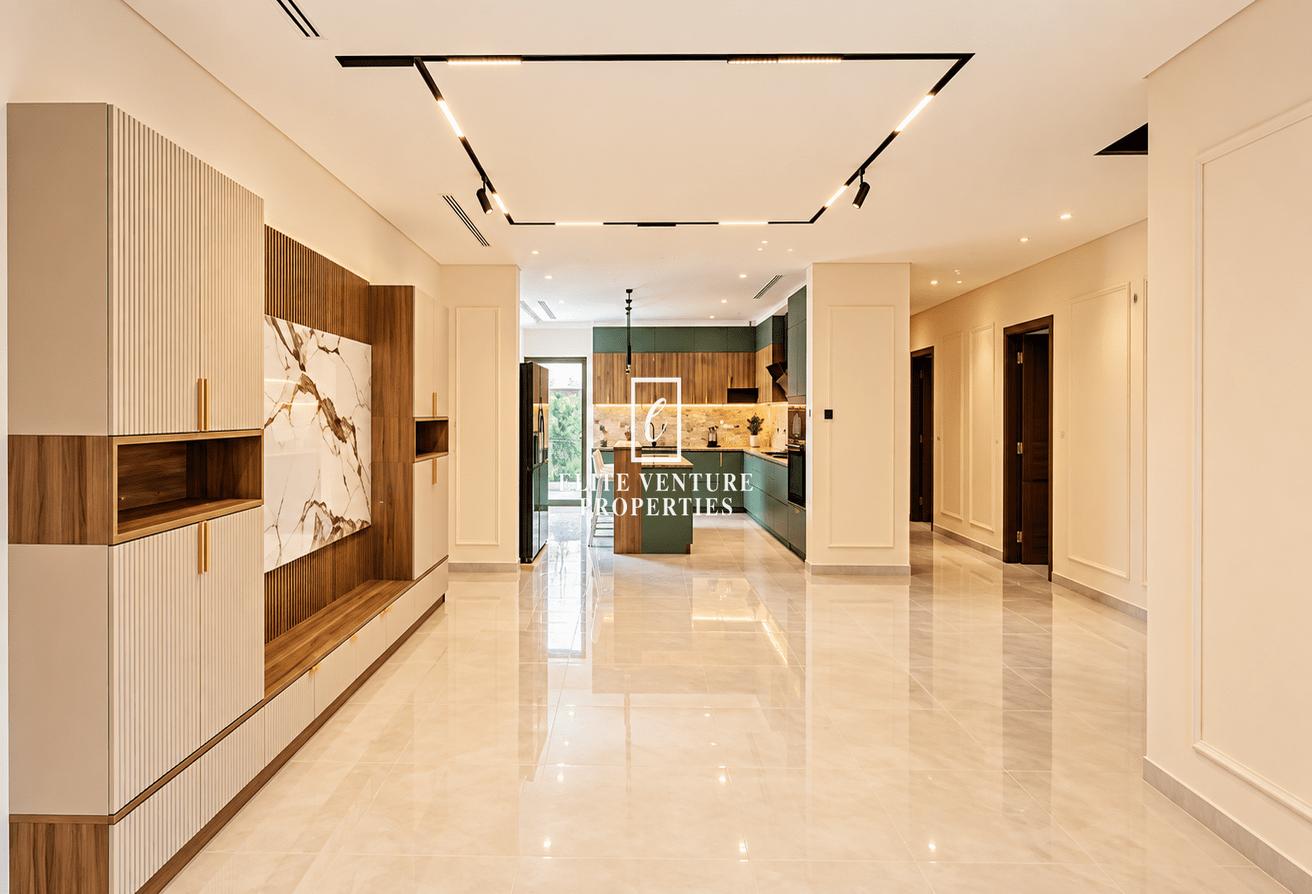 FULLY RENOVATED | BRIGHT & AIRY | PRIVATE POOL photo 3
