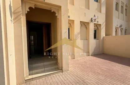 شقة - 3 غرف نوم - 3 حمامات للايجار في تاون هاوسز قرية الحمرا - قرية الحمرا - رأس الخيمة