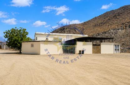Warehouse - Studio - 3 Bathrooms for sale in Al Hayl - Fujairah