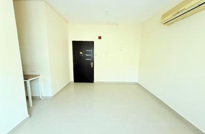 Apartment - Studio - 1 for rent in Fire Station Road - Muwaileh - Sharjah