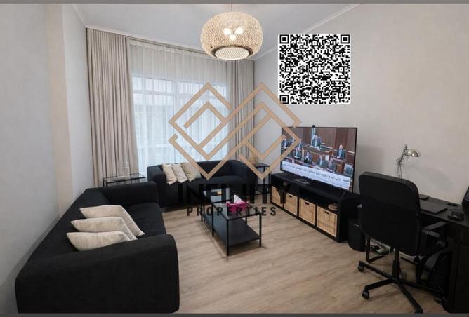 High-end finishes, freehold , desirable location.