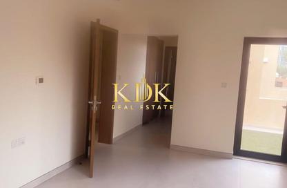 Villa - 4 - 5 for rent in Bloomingdale - Dubai Sports City - Dubai