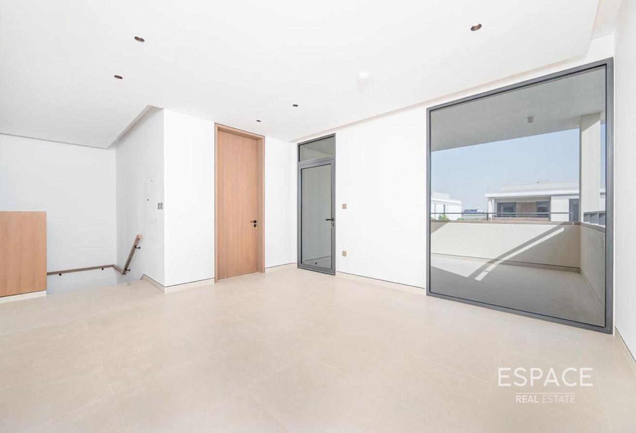Closed Kitchen | Upgraded | Extended photo 3