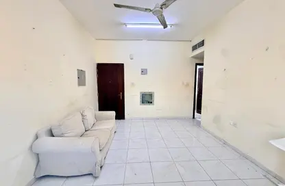 شقة - غرفة نوم - 1 حمام للايجار في مبنى جي جي كو مويلح - تجارية مويلح - الشارقة شقة - غرفة نوم - 1 حمام للايجار في مبنى جي جي كو مويلح - تجارية مويلح - الشارقة