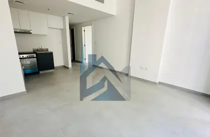 شقة - غرفة نوم - 2 حمامات للايجار في إيست فييليدج - الجادة - الشارقة